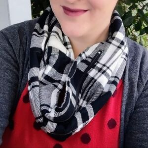 Black & White Plaid Scarf with Zip